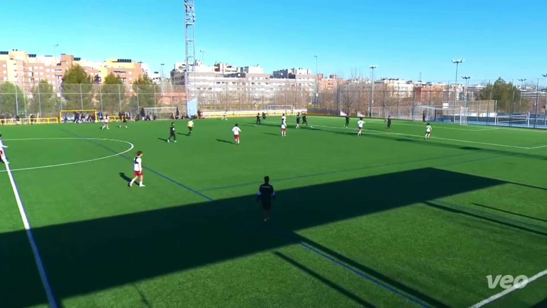 北京足协称郭嘉璇倒地5分钟后便救治，哥哥称直升机40-80分钟才到