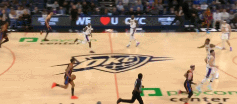 ?詹姆斯抢篮板出界反而对八村发火？还原：应该是说八村没卡位